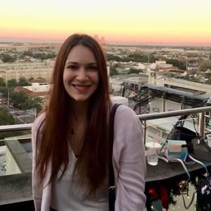 Meet your Posher, Hilary